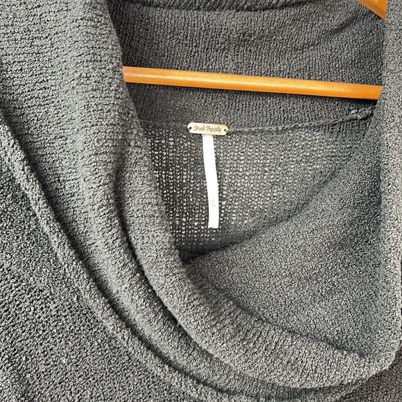 FREE PEOPLE SWEATER - Picture 2 of 7